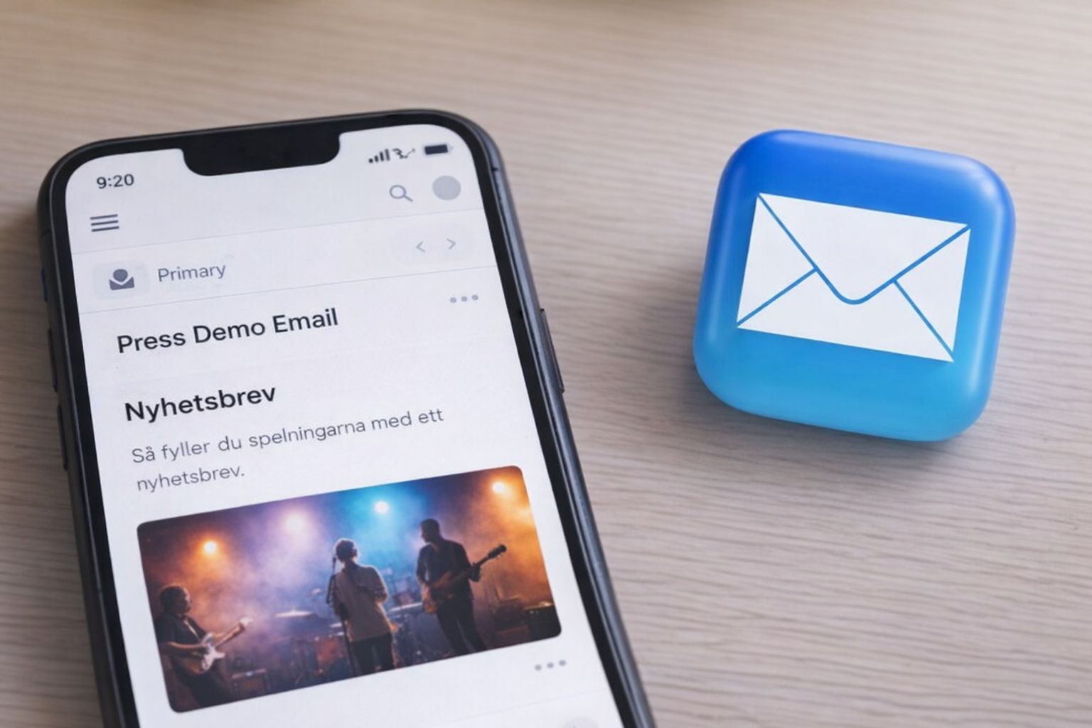 En mobiltelefon visar ett nyhetsbrev om musik och en e-postikon.